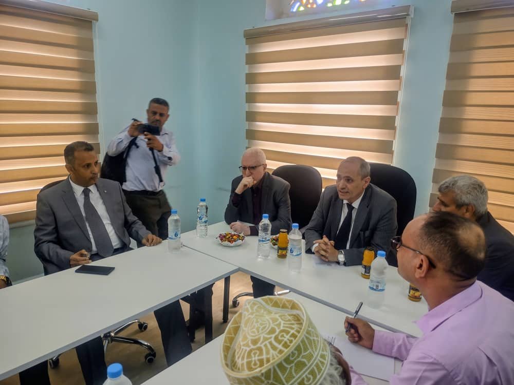 الوكيل المخلافي يطلع على مستوى الأداء بمكتب ضرائب تعز عقب إجازة عيد الفطر